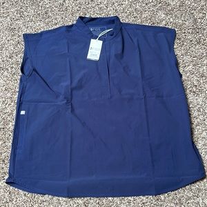 New with tags Figs Navy Freex Rafaela oversized scrub top